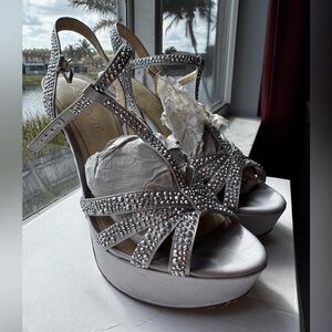Elegant Silver Strappy Women's Sandals